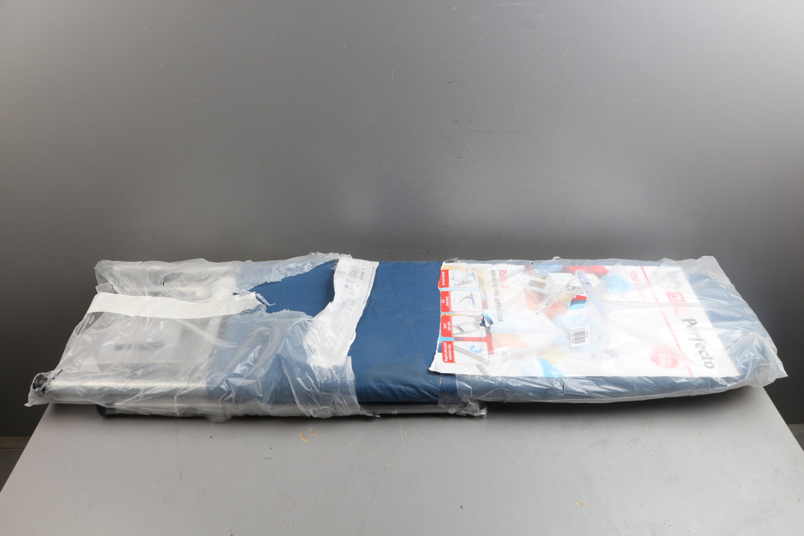 Доска гладильная - стремянка, Ruby 1, (1250х340 мм), с подставкой под утюг, PERFECTO LINEA уцененн