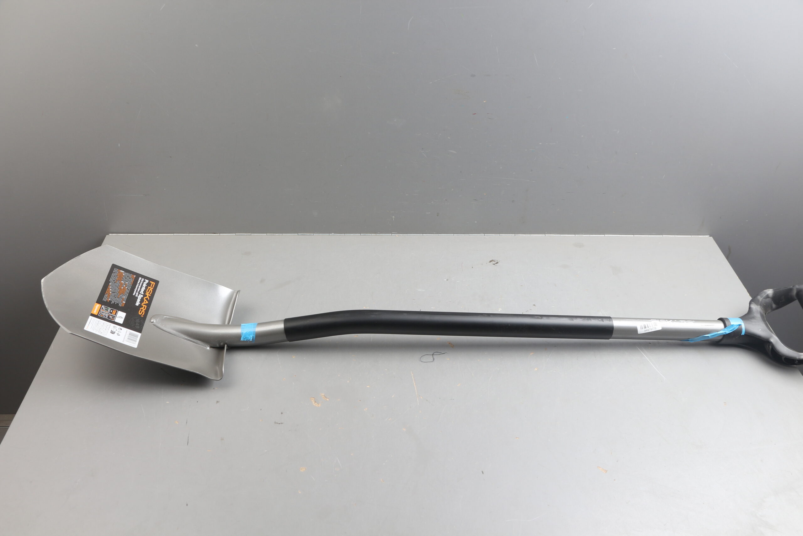 Лопата штыковая Ergonomic FISKARS уцененный (0109492416)