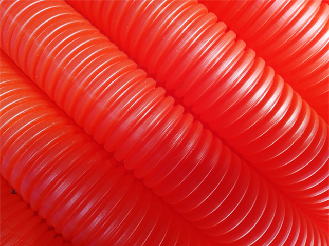 Трубка защитная гофрированная 18/23мм бухта 50м красная (для 16 трубы)