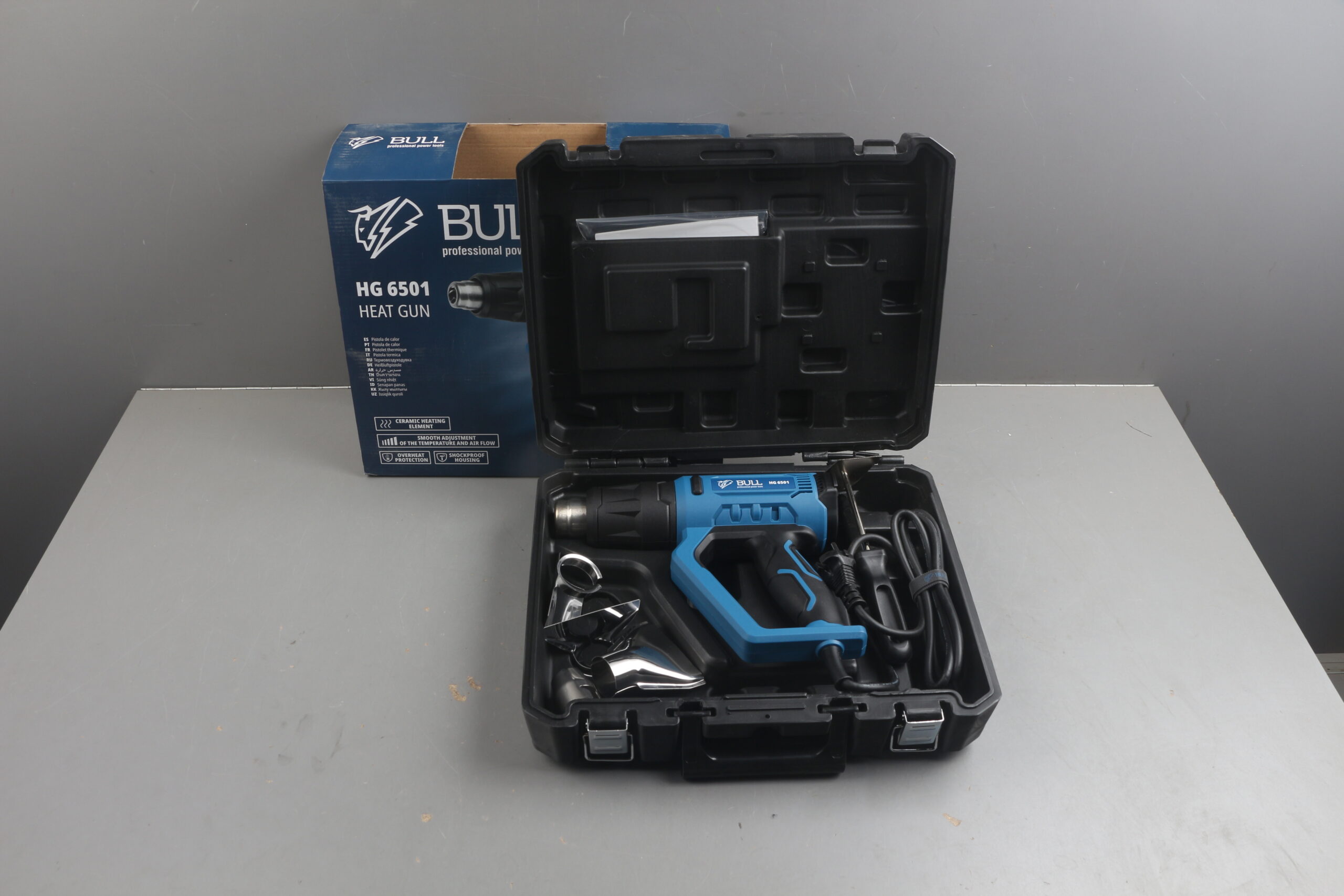 Термовоздуходувка BULL HG 6501 в чем. + набор сопл, 2000 Вт, 50-650 °С, плавная рег., LCD-дисплей