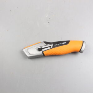 Нож выдвижной, универсальный CarbonMax  FISKARS уцененный (1397384900)