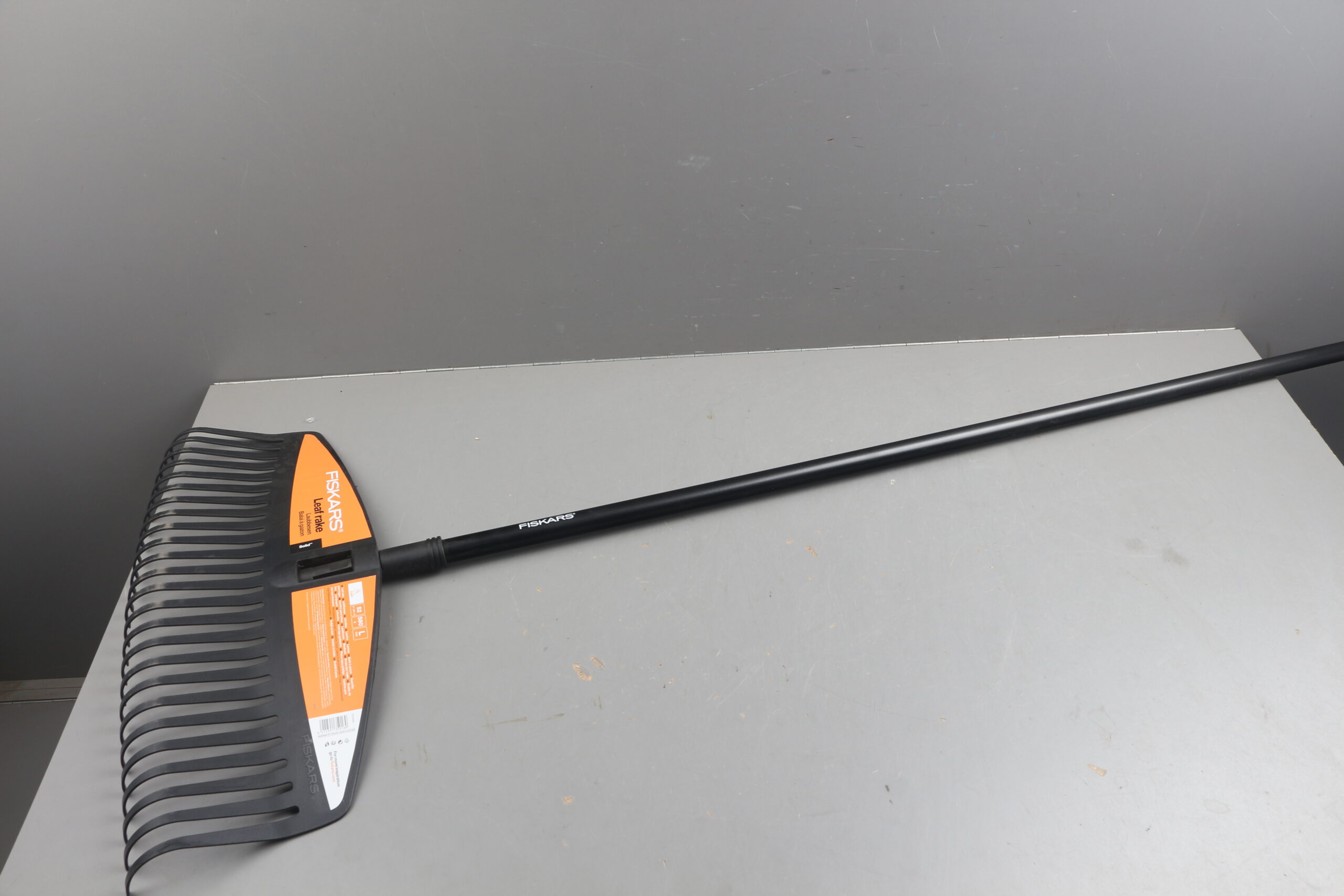 Грабли Solid для листьев L FISKARS (135016) уцененный (2196535392)