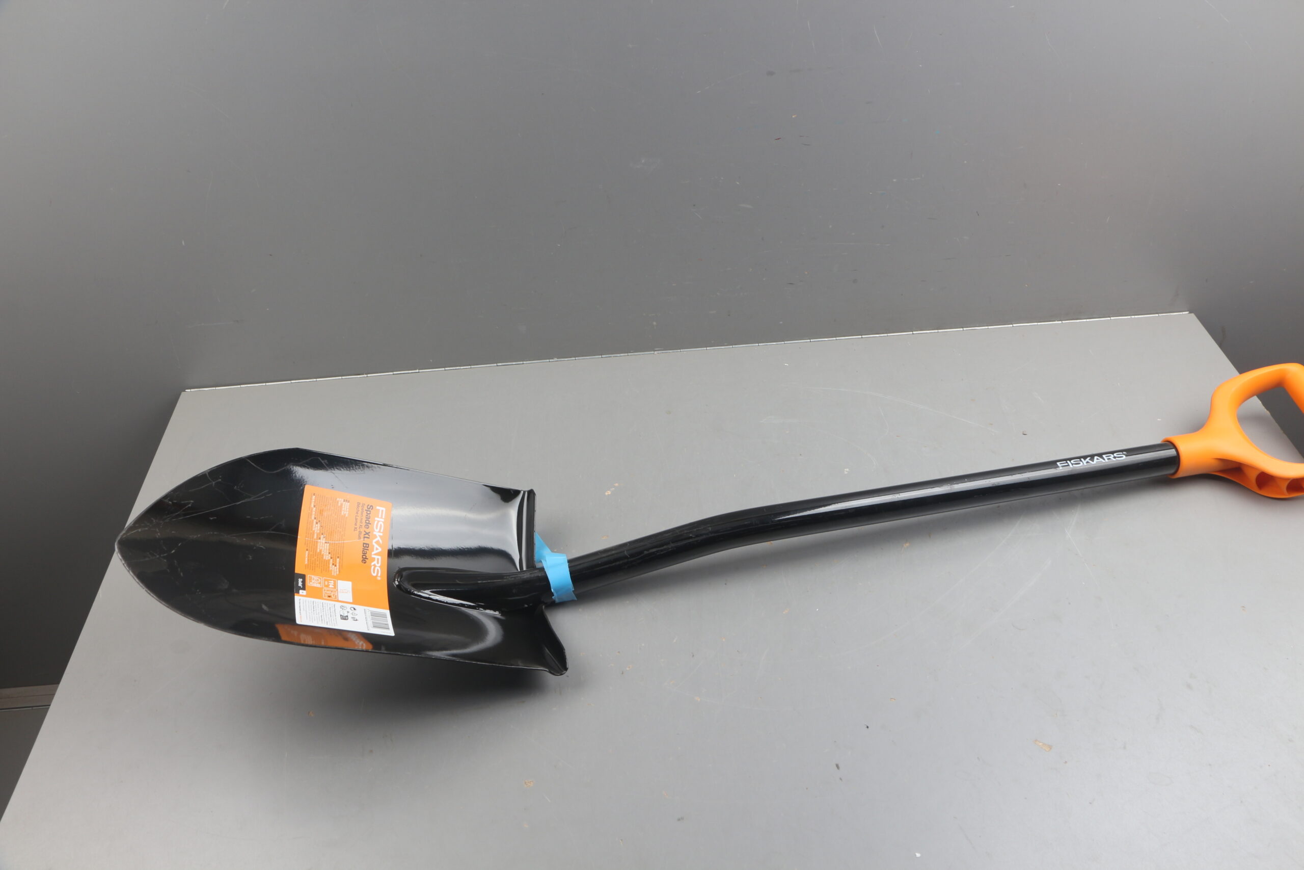 Лопата штыковая с удлиненным лезвием XL Blade FISKARS уцененный (0000103440)
