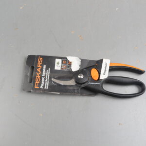 Секатор плоскостной FISKARS Fingerloop с петлёй для пальцев (111440) уцененный (2533174920)