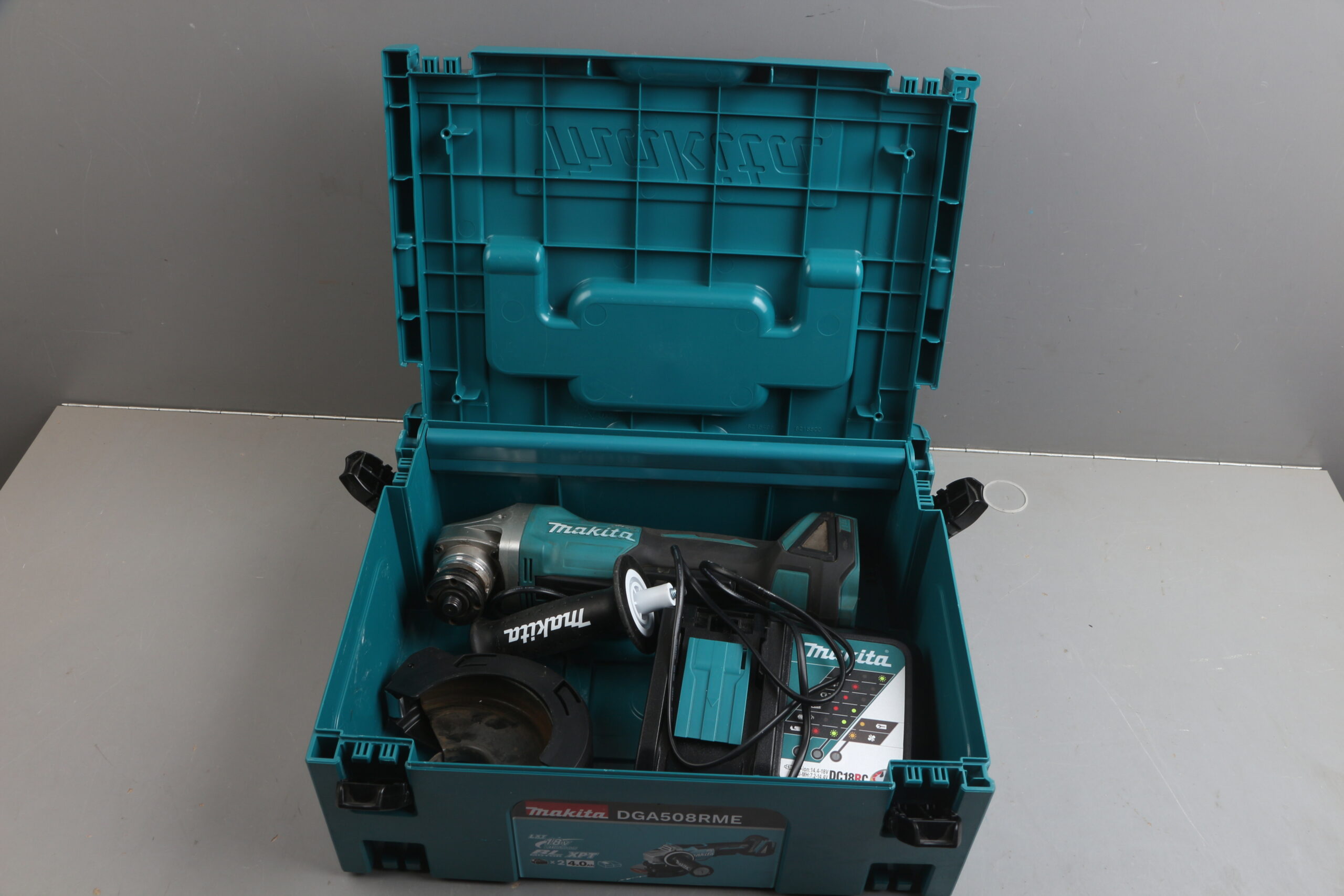б/у Аккум. углошлифмашина MAKITA LXT DGA 508 RME в чем. уцененный (0069903878)