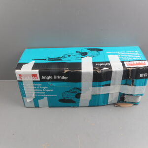 Двуручная углошлифмашина MAKITA GA 9020 SF в кор. уцененный (0097889121)